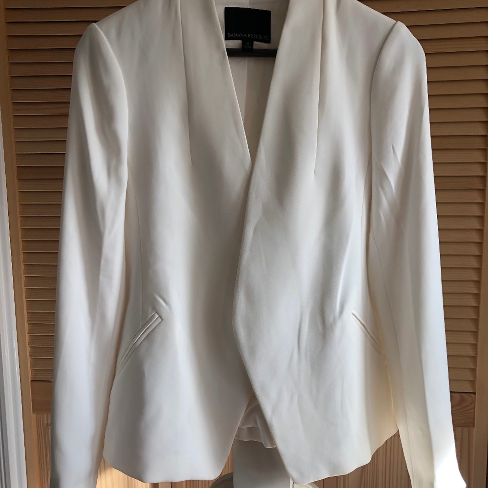 Banana Republic Collarless Blazer in White Size 6 - Only worn once!